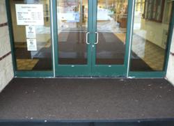 3M™ Nomad™ 8100 Scraper Matting installed outside to capture dirt, snow & salt
